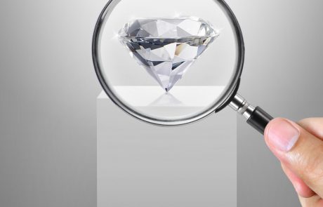 כיצד אדע להעריך את ערכו של יהלום בטבעת?